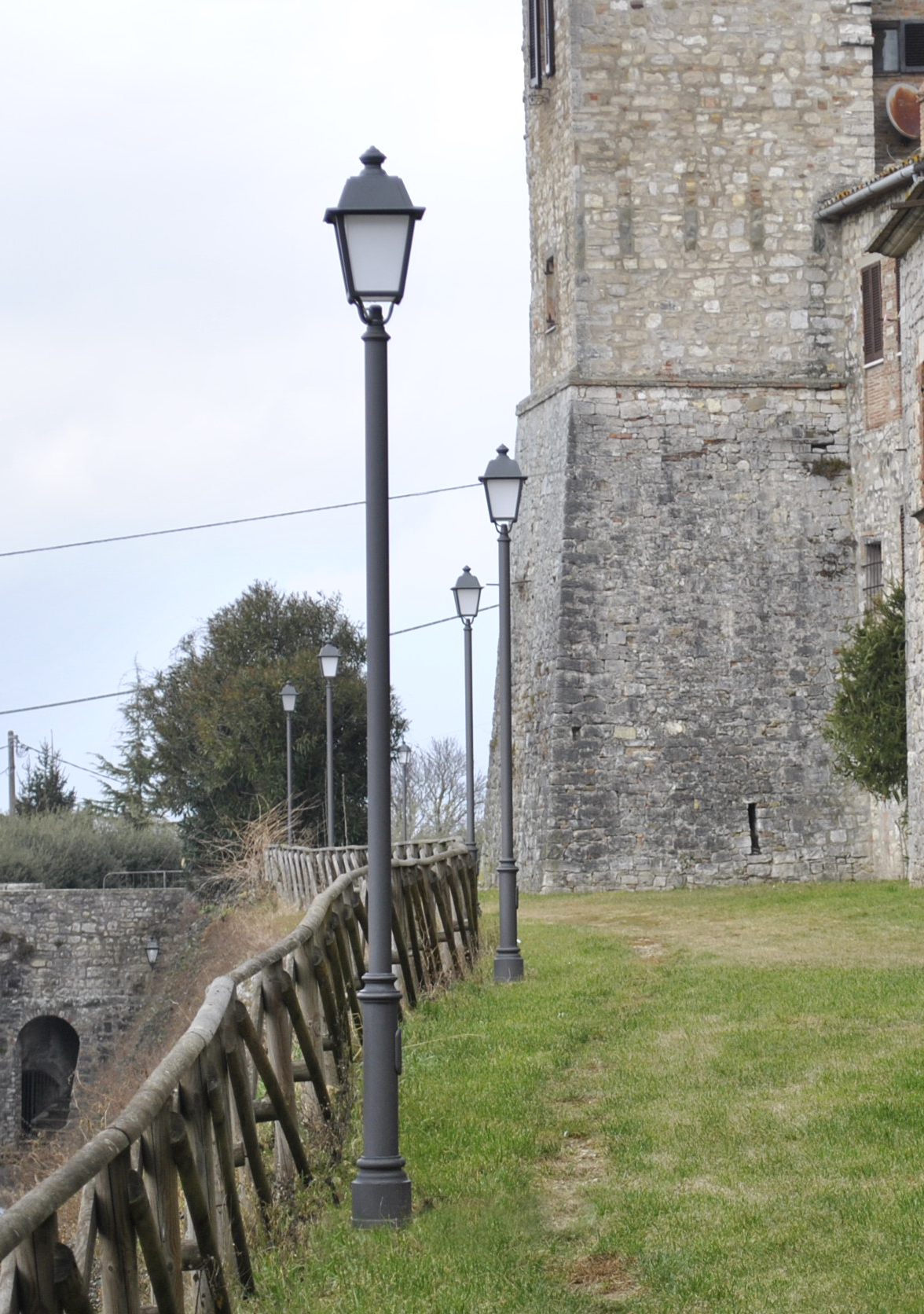 CYLINDRICAL CAST IRON AND STEEL POLES
